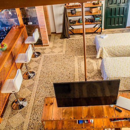 Apartamento Loft La Encina Torrejon el Rubio Bagian luar foto